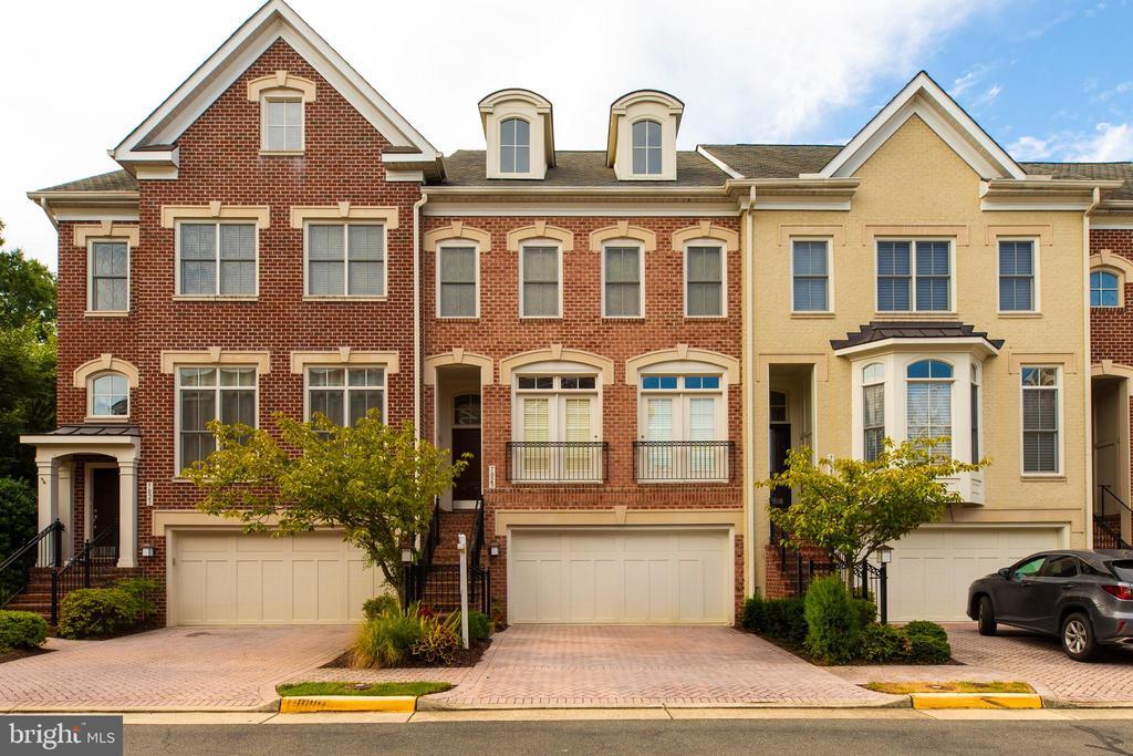 Foto principal - 7025 Little Leaf Linden Ln
