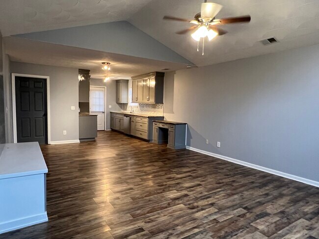 Building Photo - 106 Bertram Ct