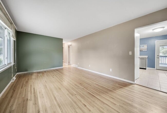 Foto del edificio - 6367 Zinnia Ln N