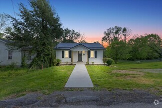 Building Photo - 530 Lakeview St