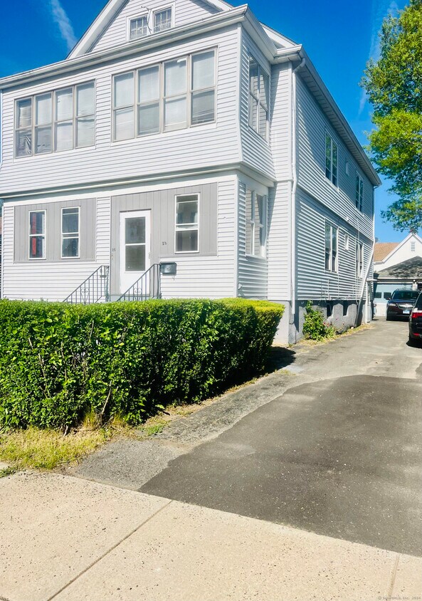 Primary Photo - 26 Abbotsford Ave