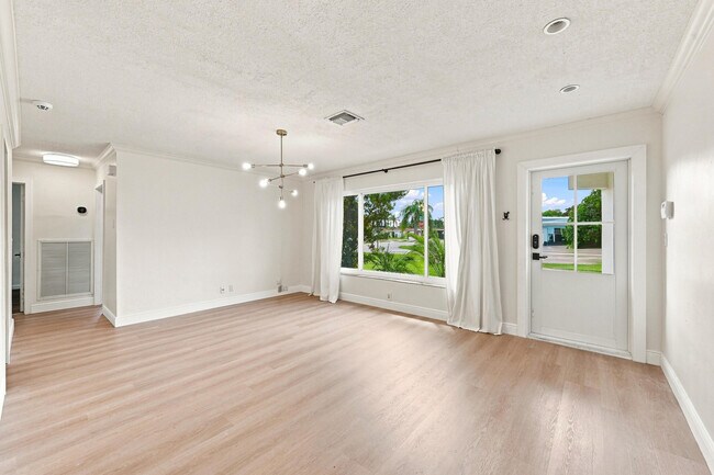 Foto del edificio - 351 SW 13th St
