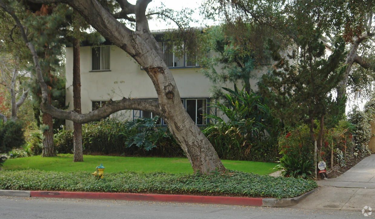 Foto del edificio - 651-655 Grand Ave