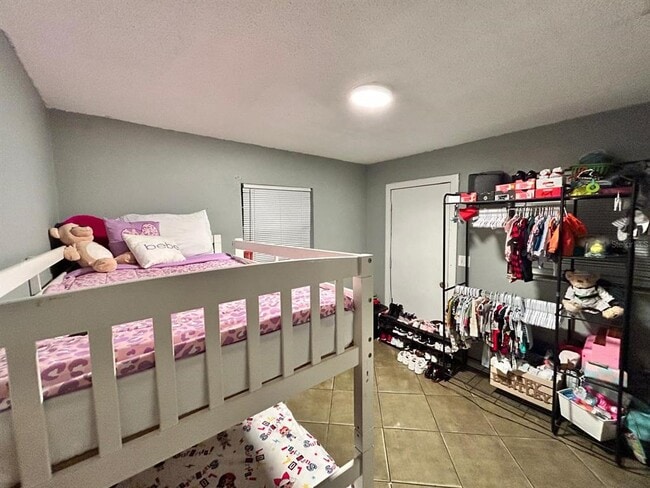 Building Photo - 1112 S Bay Ave