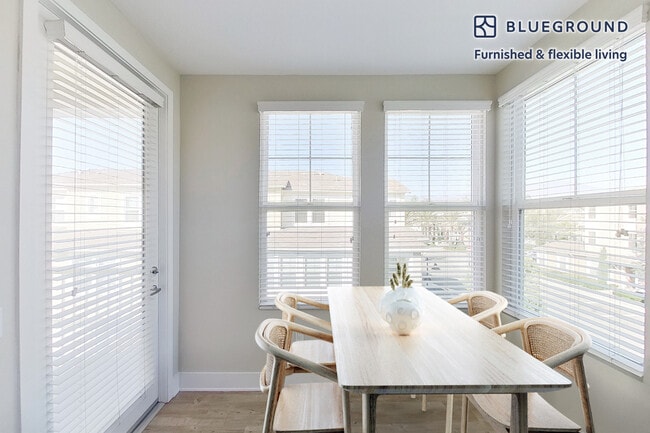 Foto del edificio - 1000 Lupine