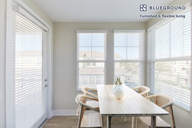 Building Photo - 1000 Lupine