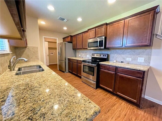 Foto del edificio - 732 Pinnacle Dr