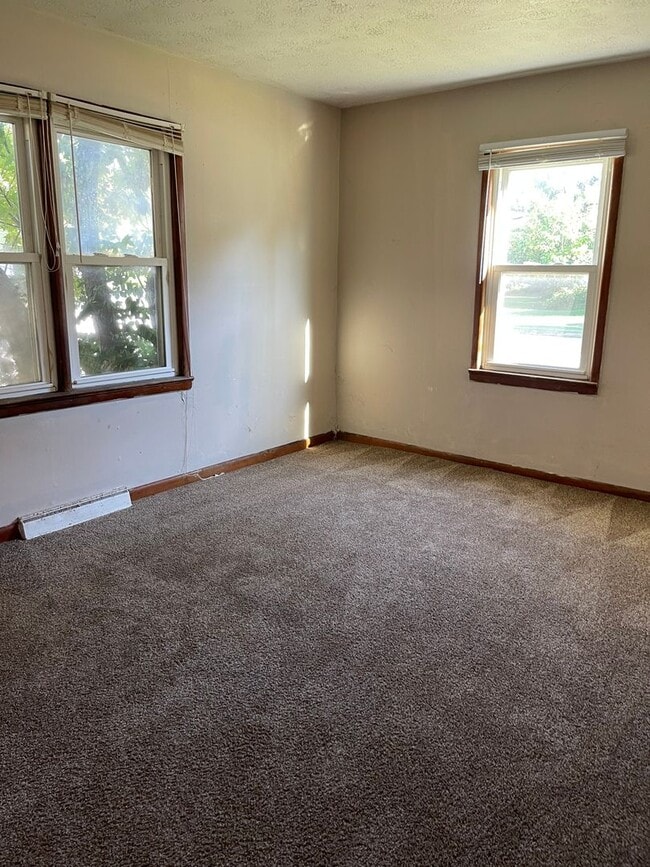 Building Photo - 2 BEDROOM 1 BATHROOM HOUSE FOR RENT