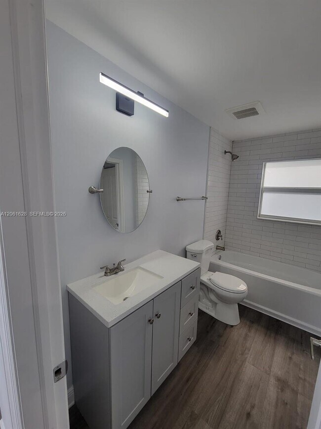 Foto del edificio - 1809 NW 8th Pl