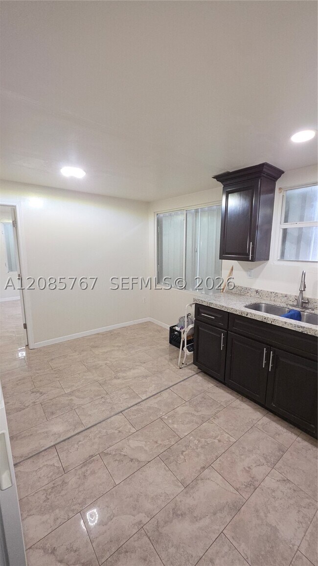 Foto del edificio - 1629 NW 125th St