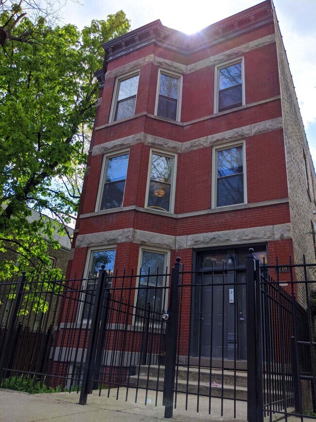 Building Photo - 1718 N Honore St