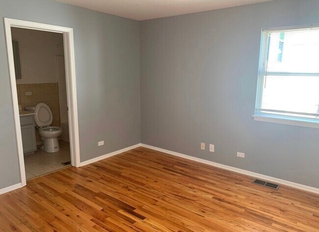 Foto del edificio - 2216 W Adams St