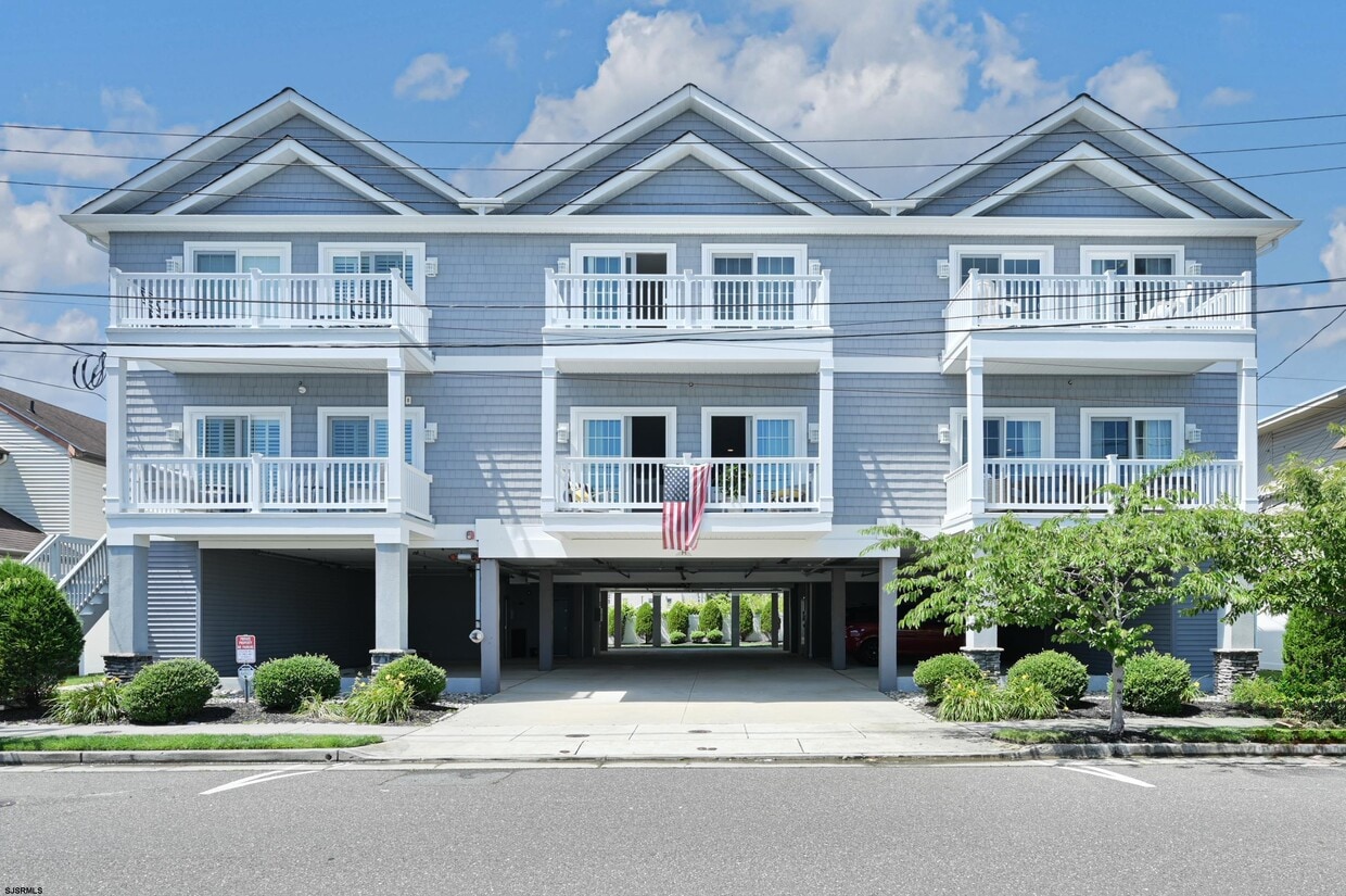 Primary Photo - 210 N Madison Ave
