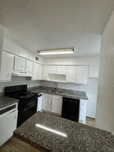 Building Photo - 5625 Antoine Dr