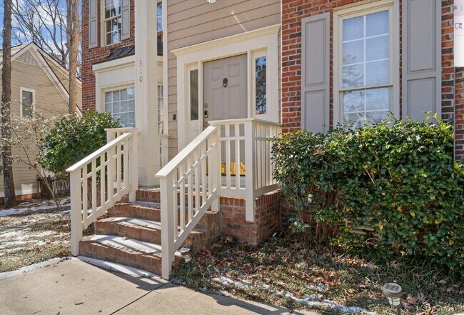 Foto del edificio - 4-Bed Oasis in Treyburn Community