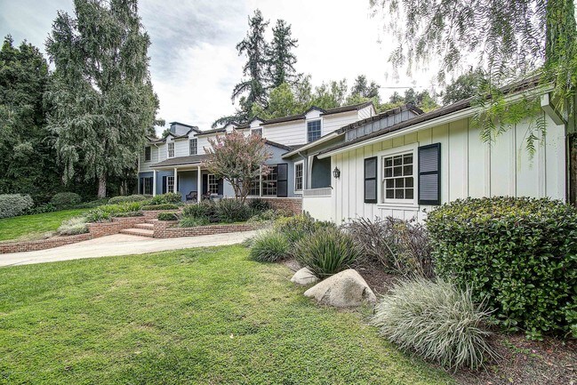Building Photo - 4155 Chevy Chase Dr