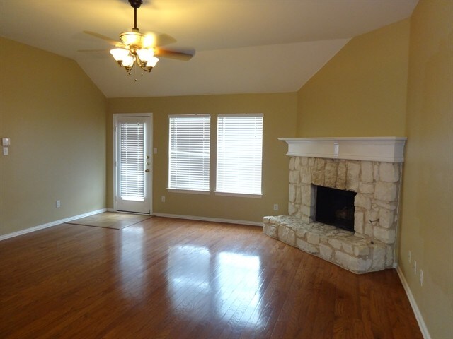 Foto del edificio - 5824 Copper Canyon Drive