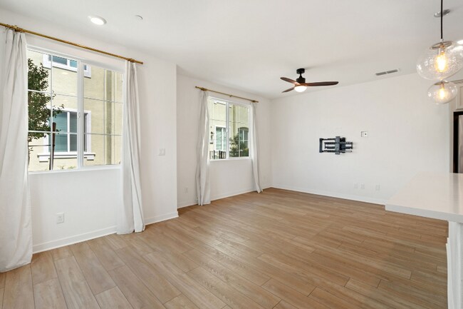 Foto del edificio - 5300 E Commerce Way