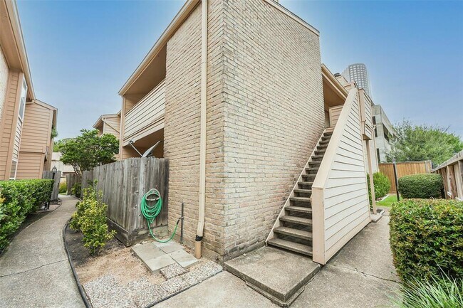 Foto del edificio - 1915 Augusta Dr