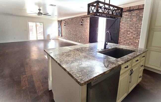 Building Photo - Stunning upgraded 4-bedroom 2-bathroom home
