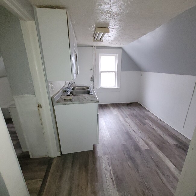 Foto del edificio - 9620 Elwell Ave