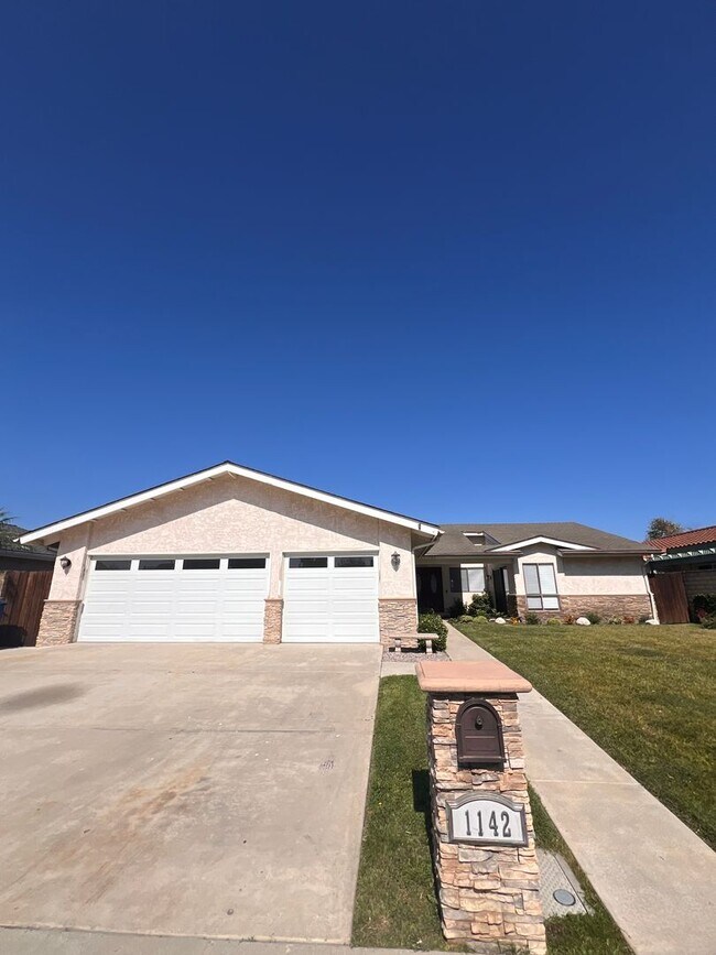 Foto del edificio - Camarillo - Single story, four bedroom, two bathroom home