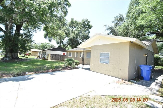 Building Photo - 4432 Tarpon Dr