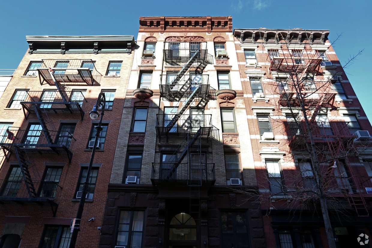 Primary Photo - 97 Perry St
