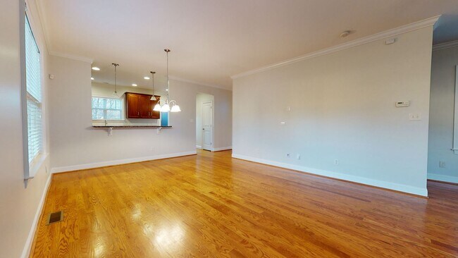 Foto del edificio - Spacious 4 BR/3.5 BA Craftsman in Wesley H...