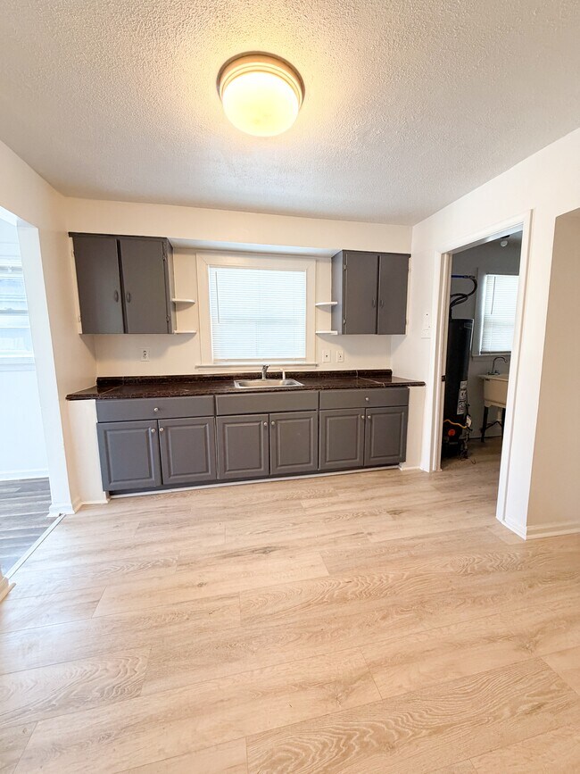 Foto del edificio - 13717 Keal St