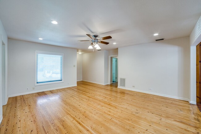 Foto del edificio - Charming 3 Bedroom in Alamo Heights