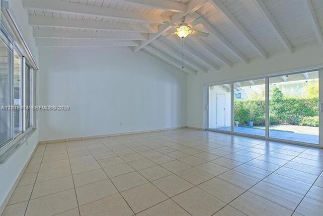 Foto del edificio - 5400 Orduna Dr