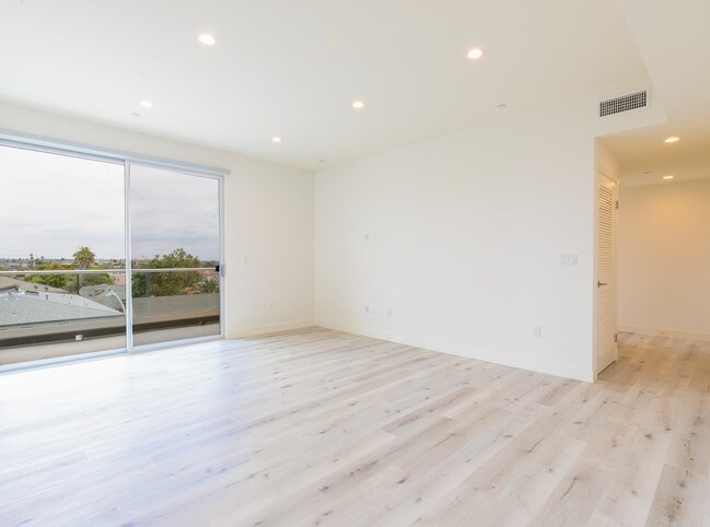 Building Photo - 1545 South Fairfax Avenue, Unit PH1