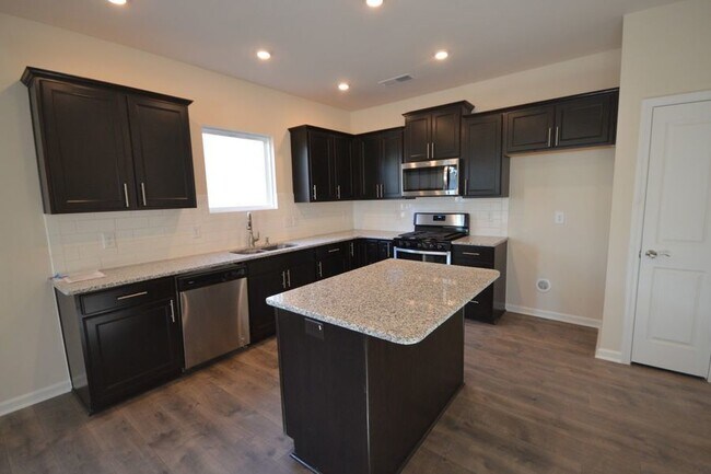 Building Photo - 1016 Sandtrap Wy