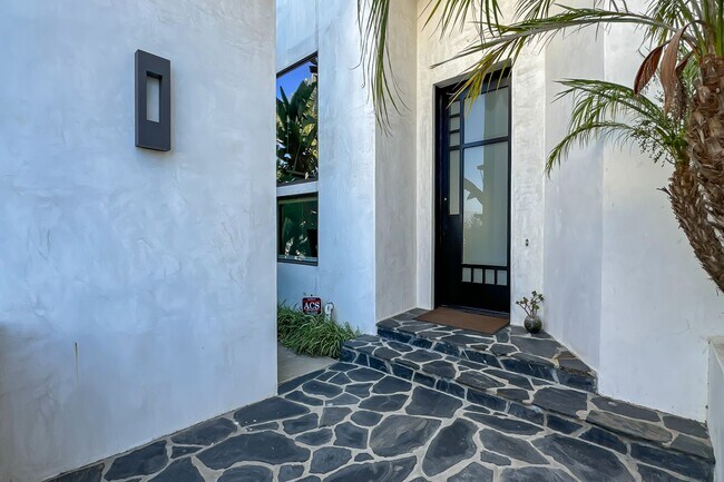 Building Photo - 11470 Dona Evita Dr