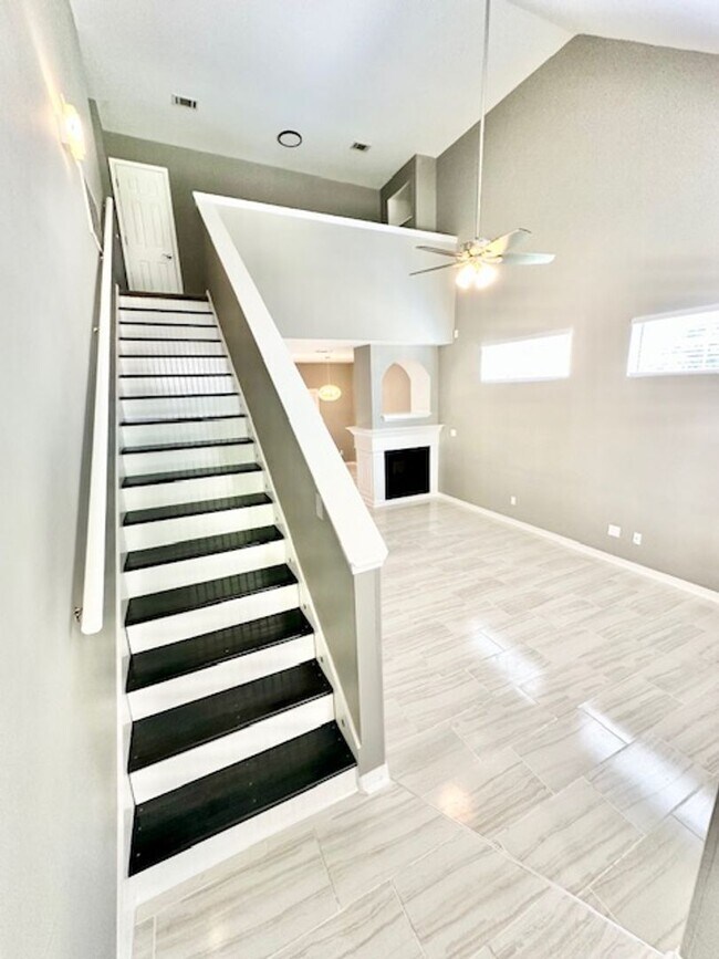 Building Photo - Gorgeous 3 Bedroom Home For Rent!