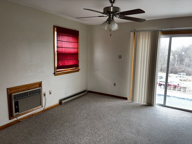 Building Photo - 2nd floor Apartment