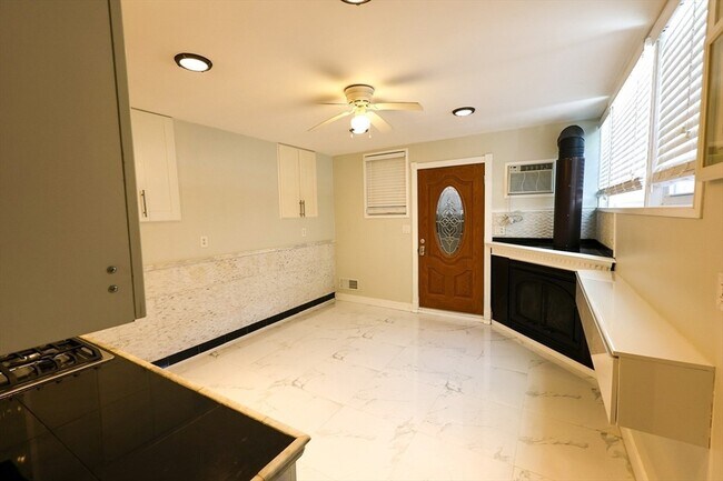 Building Photo - 235 Savin Hill Ave