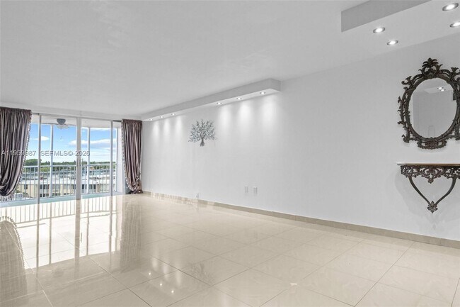 Building Photo - 1750 NE 191st St