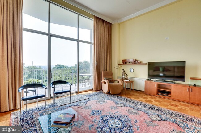 Foto del edificio - 1200 N Nash St