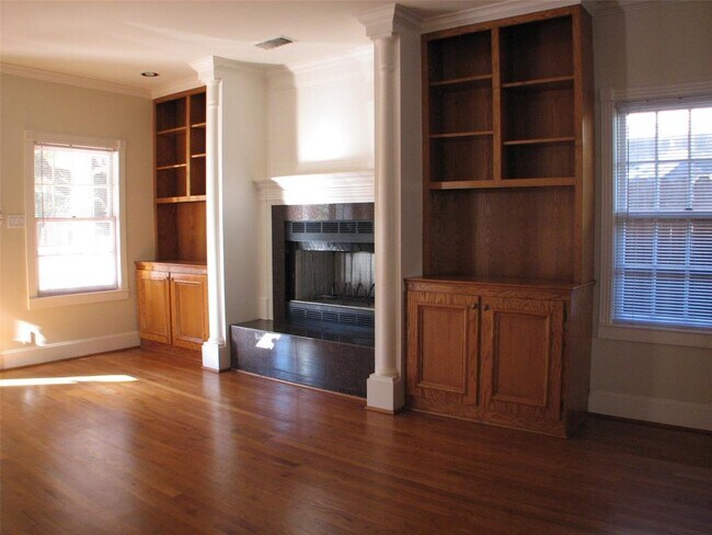 Building Photo - 712 Peden St