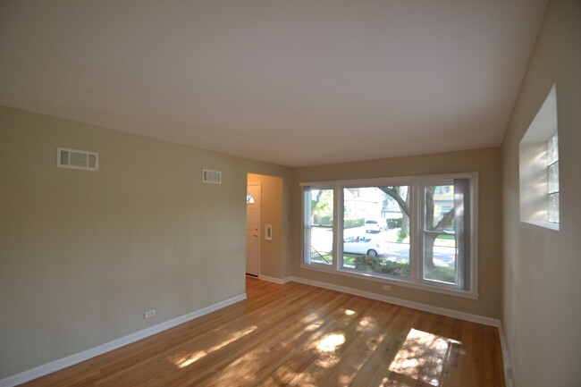 Foto del edificio - 3010 N Odell Ave