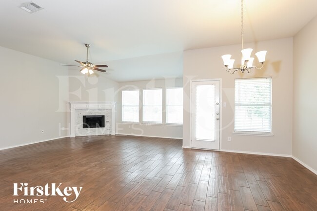 Foto del edificio - 5033 Charisma Dr