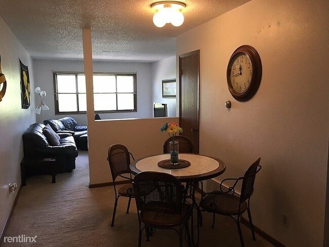 Building Photo - 3 br, 1 bath Apartment - 1064 Newton Road