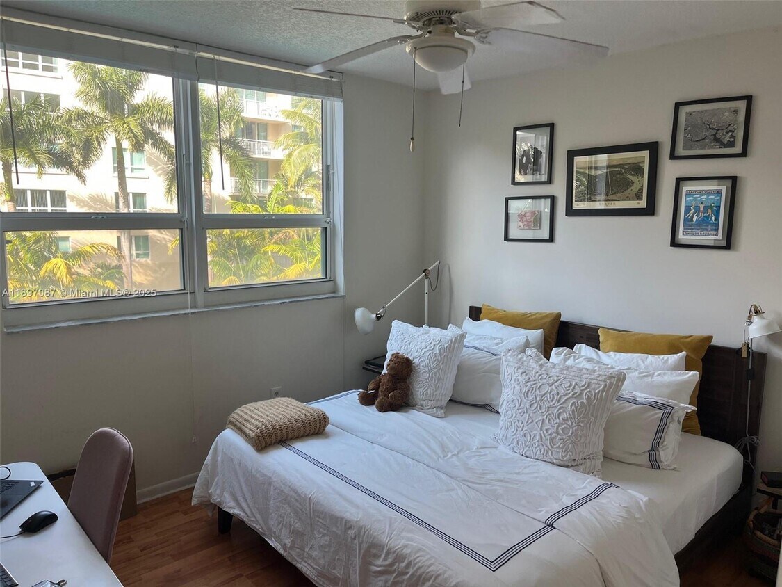 Foto principal - 2000 N Bayshore Dr