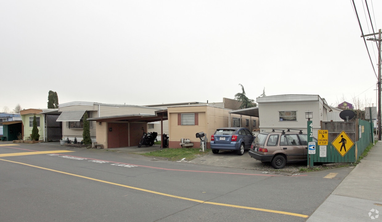 Paradise Mobile Home Park Apartments in Kent, WA