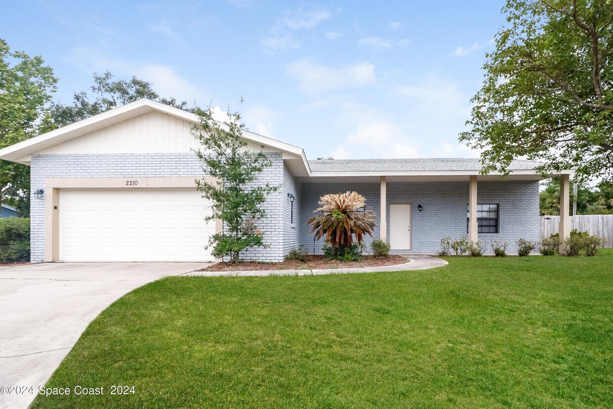 Foto principal - 2210 Alexander Dr