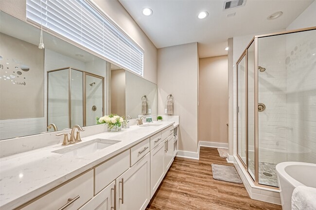 Building Photo - 882 Fortune St