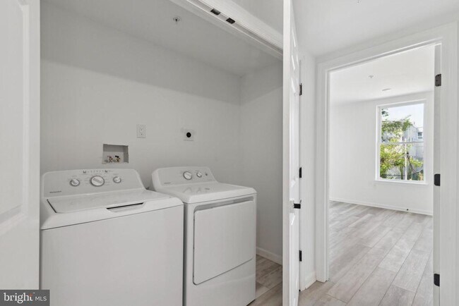 Foto del edificio - 890-92 N 42nd St