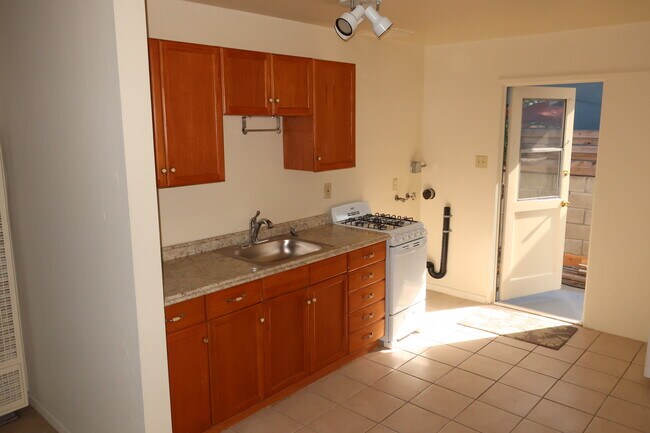 Building Photo - 4362 Clairemont Dr